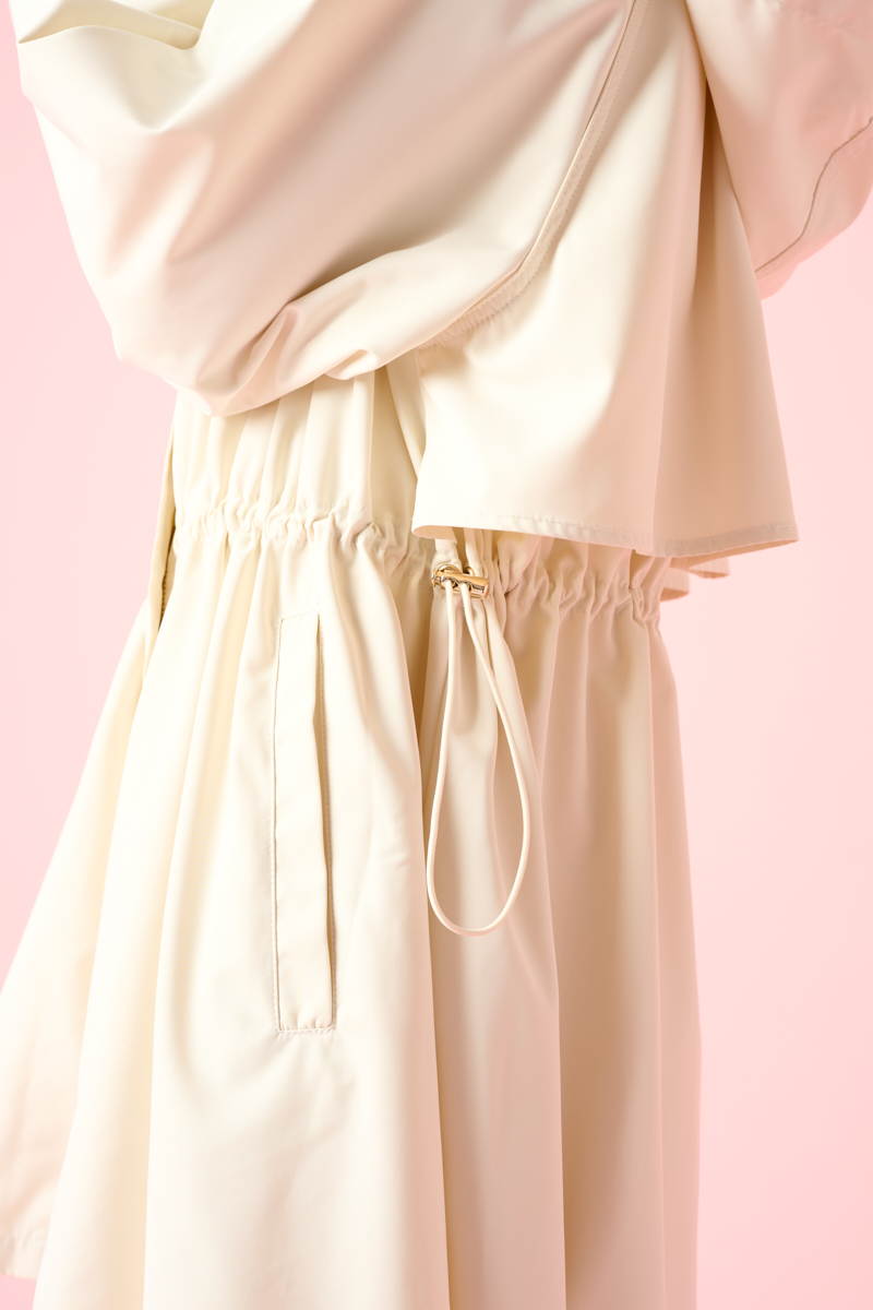 クラウドチーム明賀琴絵のVERY小林千尋の[Emma Taylor]２WAYライトフレアドロストマウンテンパーカーコーデ