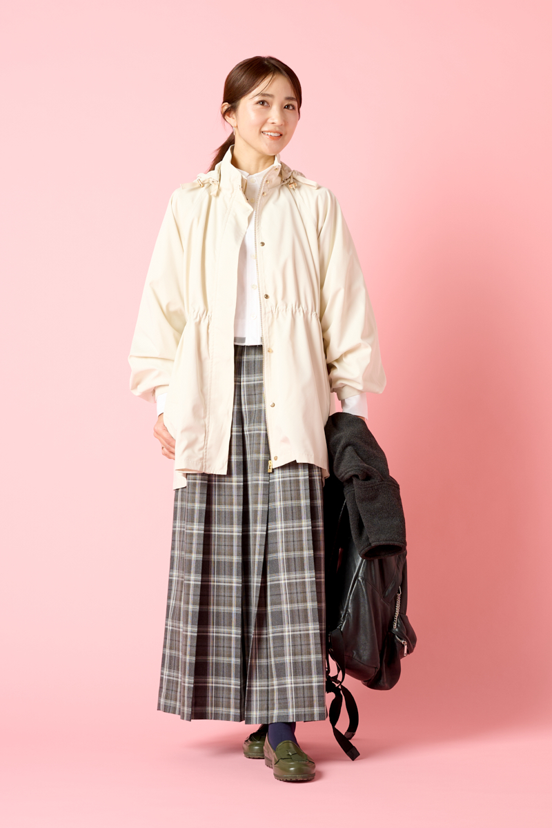 クラウドチーム明賀琴絵のVERY明賀琴絵の[Emma Taylor]２WAYライトフレアドロストマウンテンパーカーコーデ