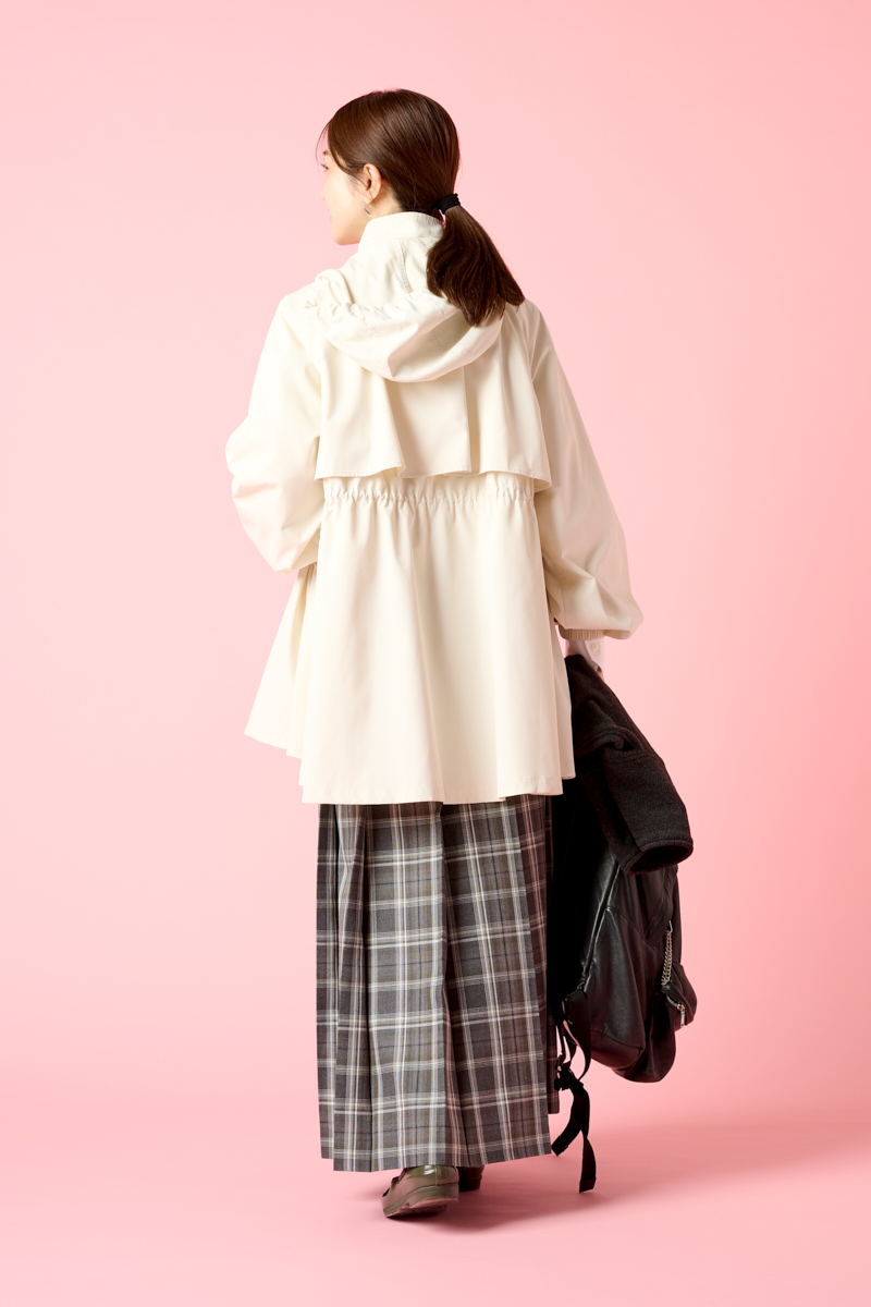 クラウドチーム明賀琴絵のVERY明賀琴絵の[Emma Taylor]２WAYライトフレアドロストマウンテンパーカーコーデ