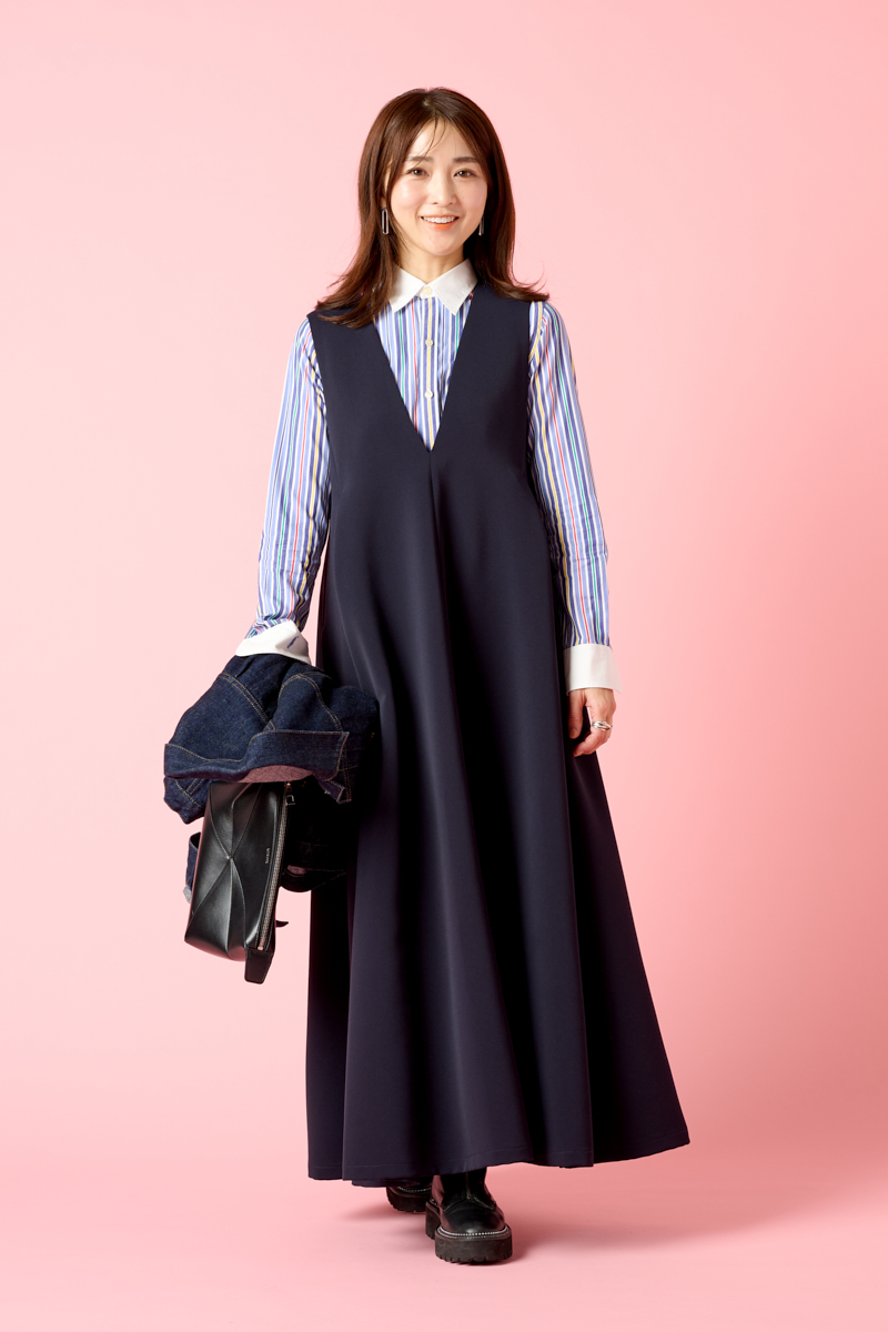 クラウドチーム明賀琴絵のVERY明賀琴絵の[THREE SQUARE]Vネックフレアジャンパースカートコーデ