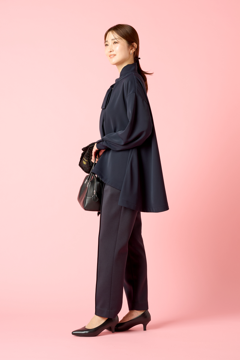 クラウドチームVERY明賀琴絵の[ALEGRE]ダブルクロスボウタイブラウスコーデ