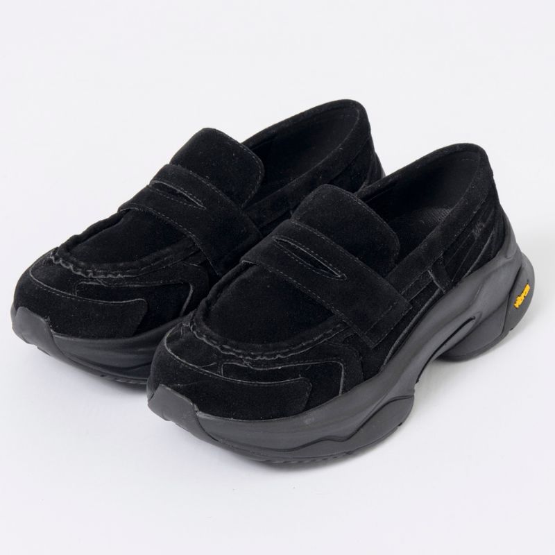 Loafer Sneakers［H5㎝］￥30,800(メゾンスペシャル)が置かれている画像