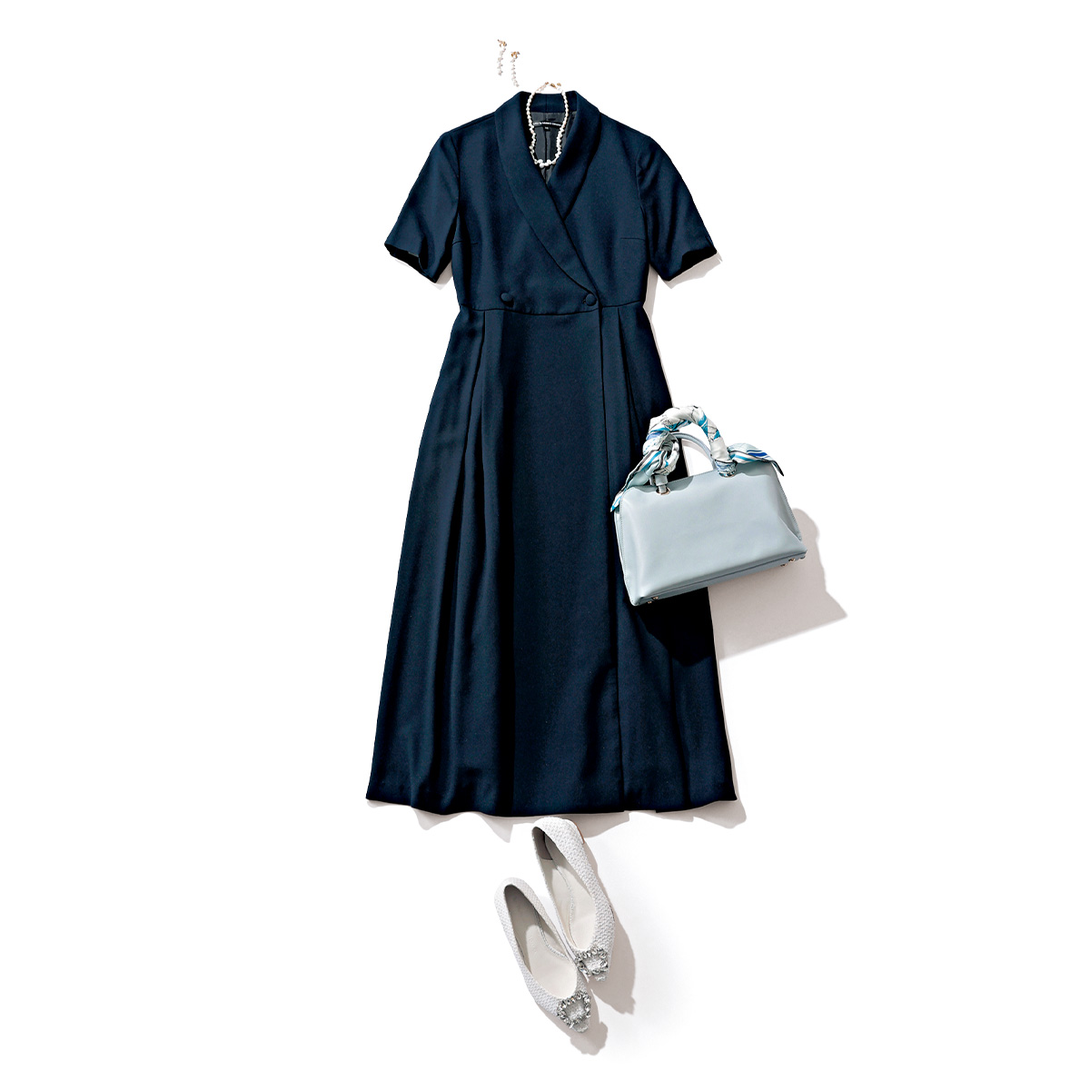 ツル バイ マリコ オイカワの半袖の衿つきネイビーワンピース