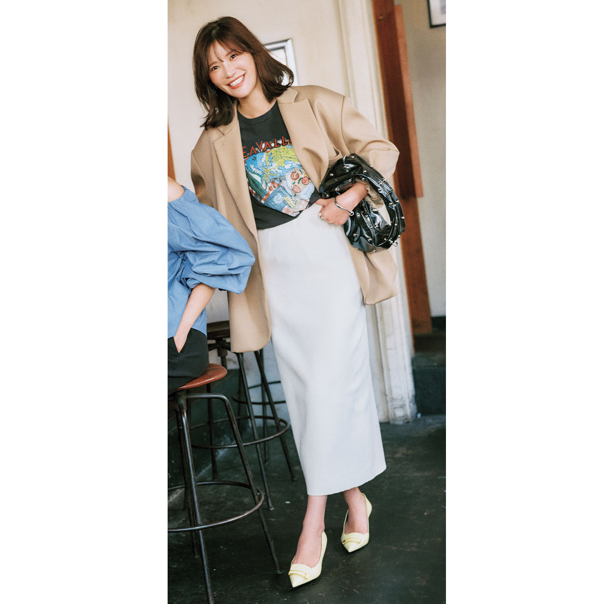 パンクロックTとタイトスカートに肩パッド入りジャケットで小顔効果を狙ったコーデ