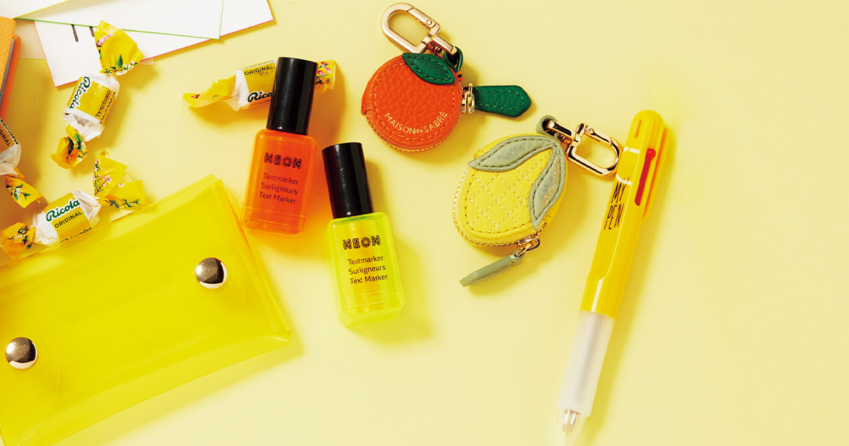 ビタミンカラーのチャームやクリアポーチやステーショナリー