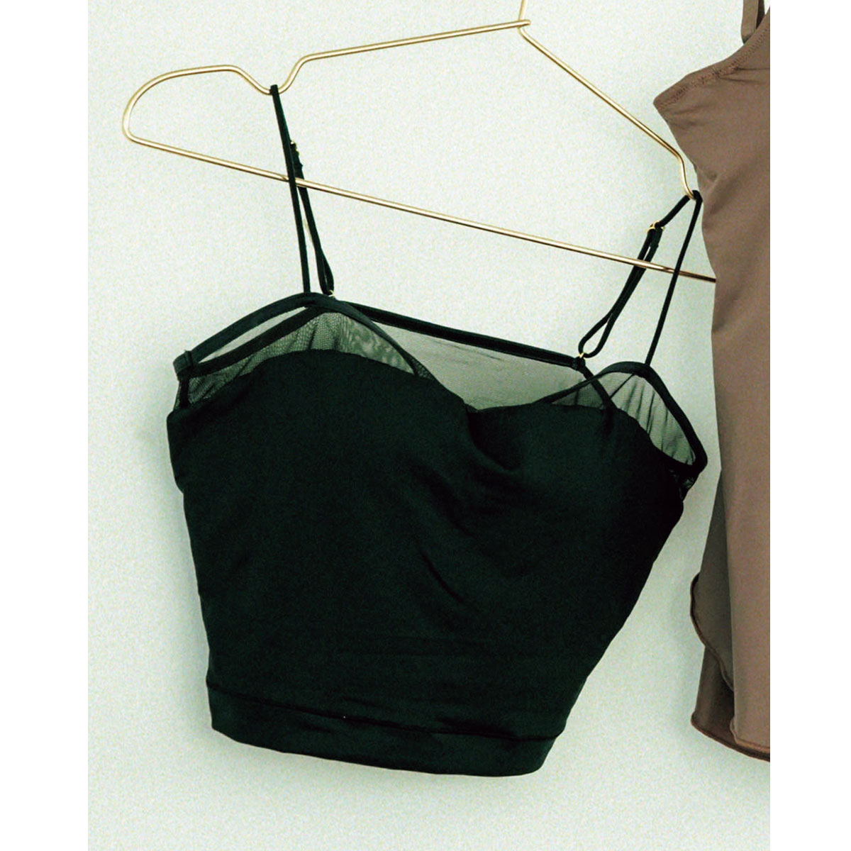 スクーのシアー クロップ ブラ