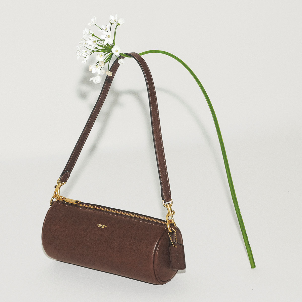 コーチの筒形バッグ