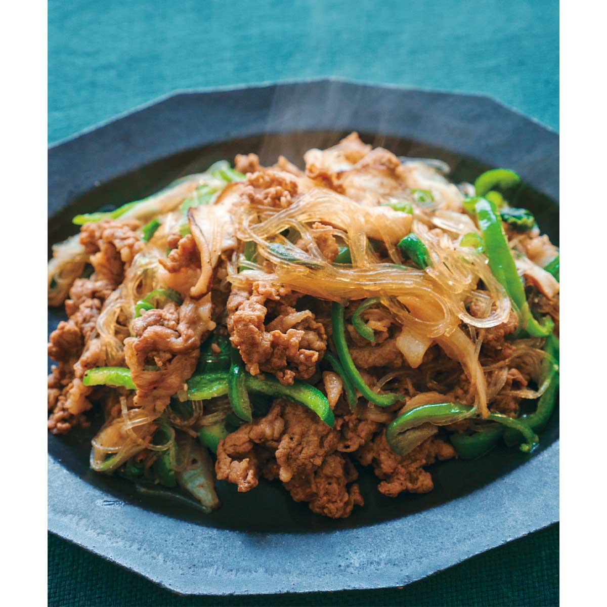 牛肉の焼肉タレ漬けの下味冷凍に春雨と野菜を加えて作るプルコギ