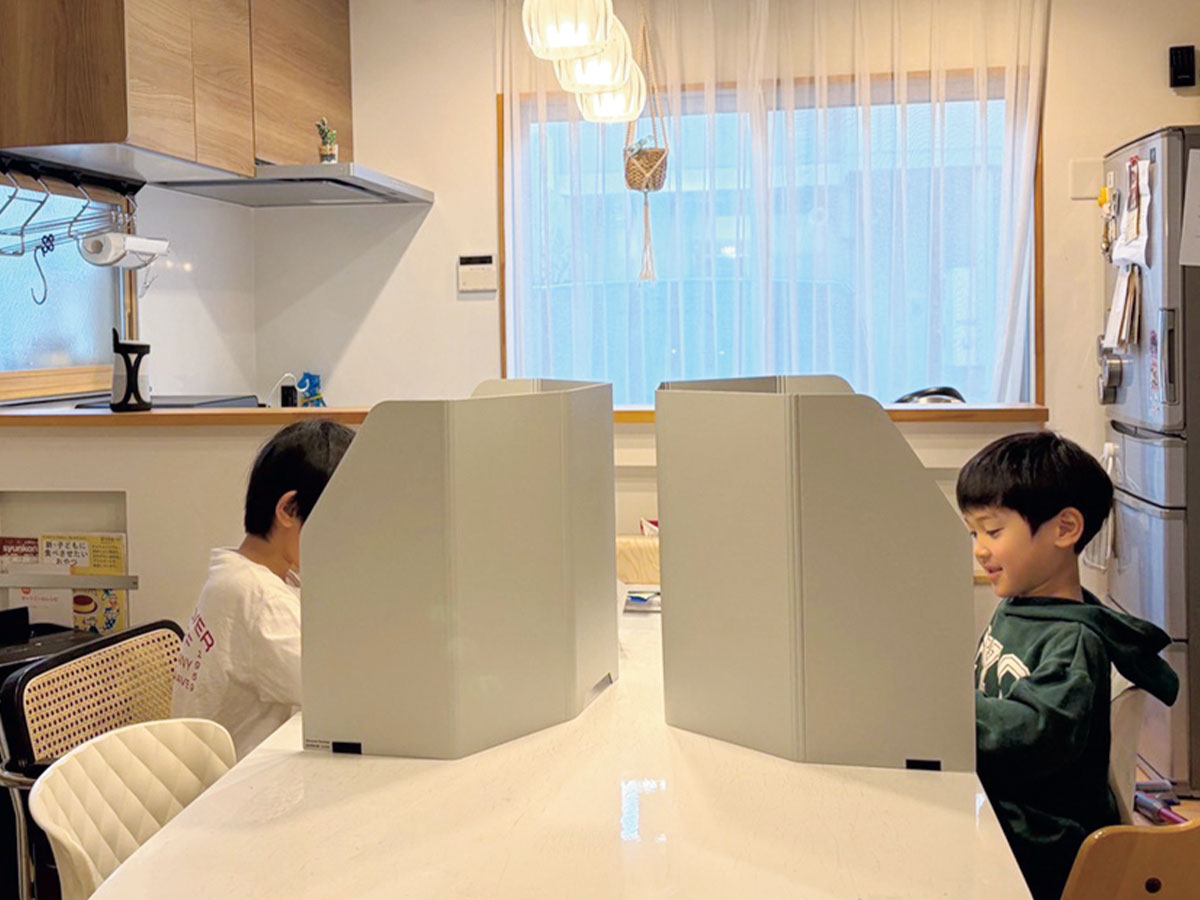 簡易衝立できょうだい2人の集中力が劇的アップ