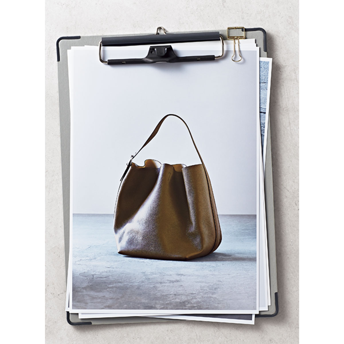 トーテムのレザートートバッグ