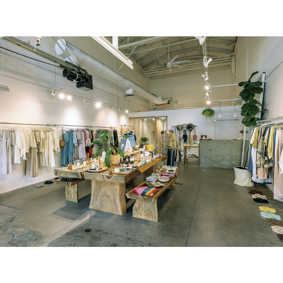 ハワイのセレクトショップHere.の店内