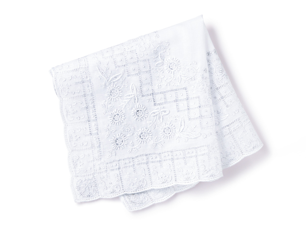 ハレの日にぴったりなWAKOのハンカチ