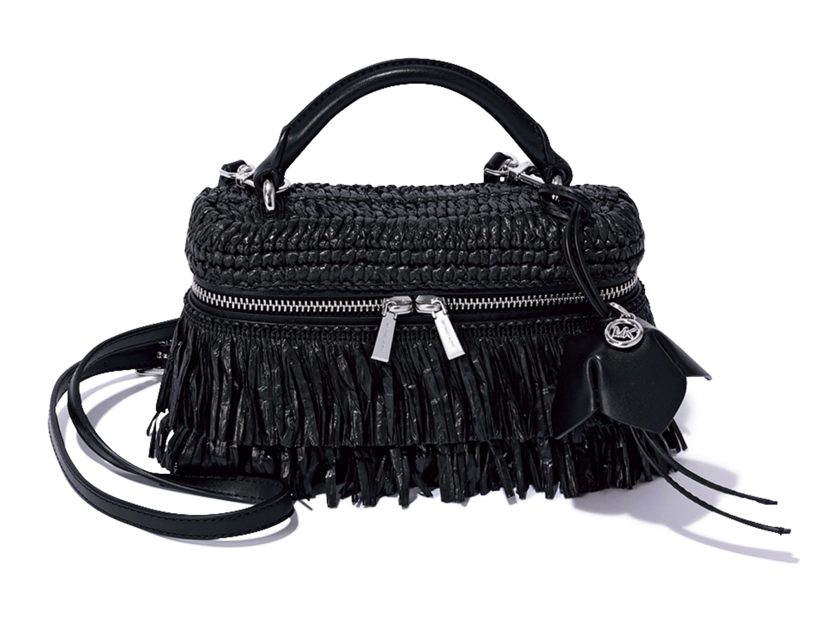 マイケルコースのフリンジがアクセントのラフィアバッグ