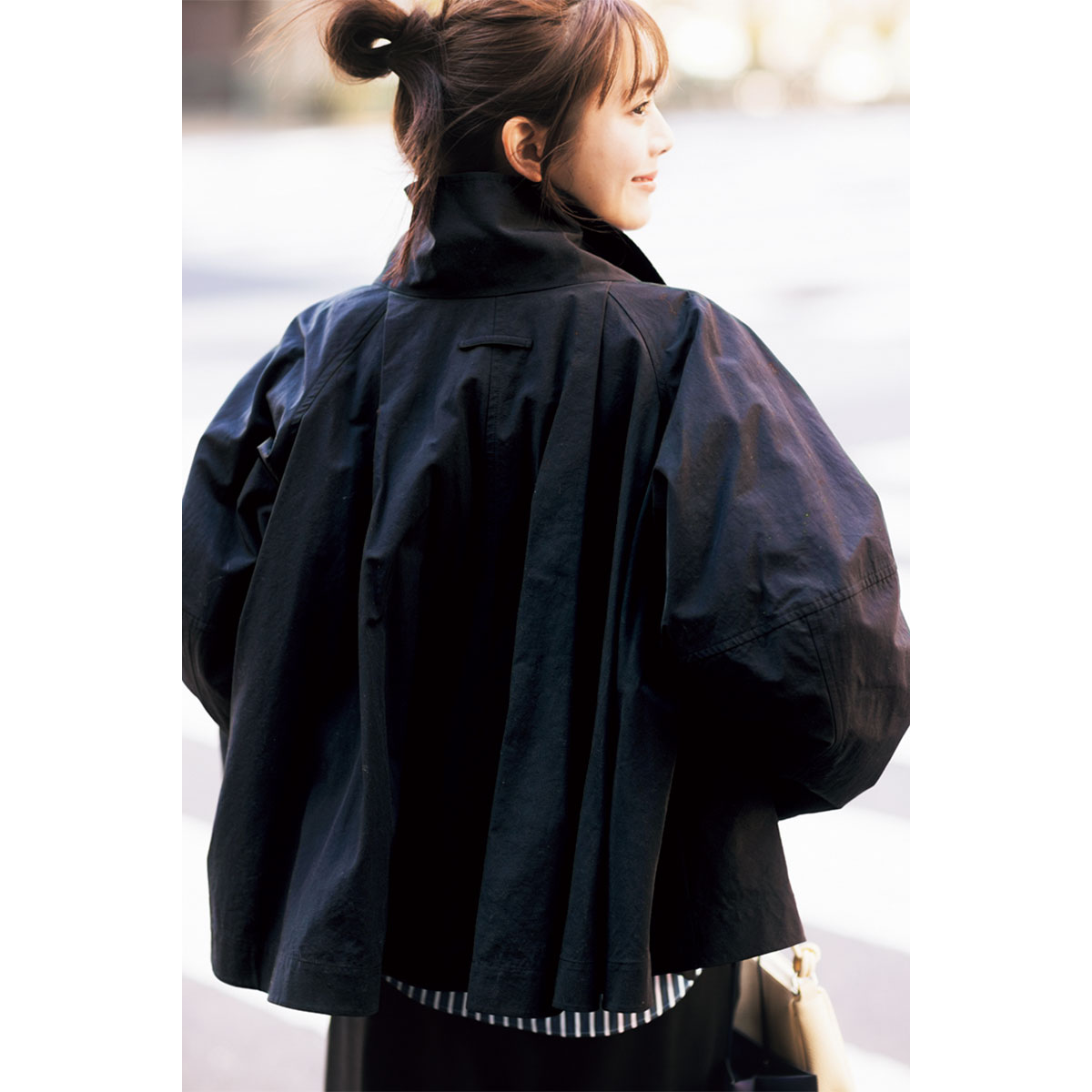 背面にたっぷりタックが入ったル フィルのブルゾン