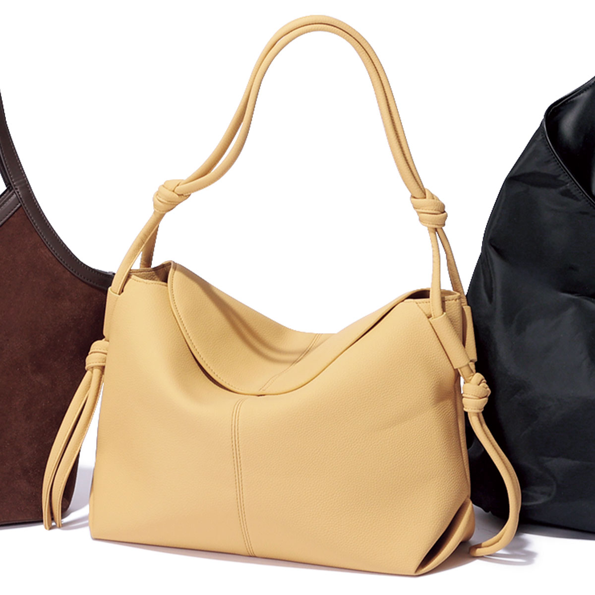 モアモールのクリームイエローカラーのショルダーバッグ