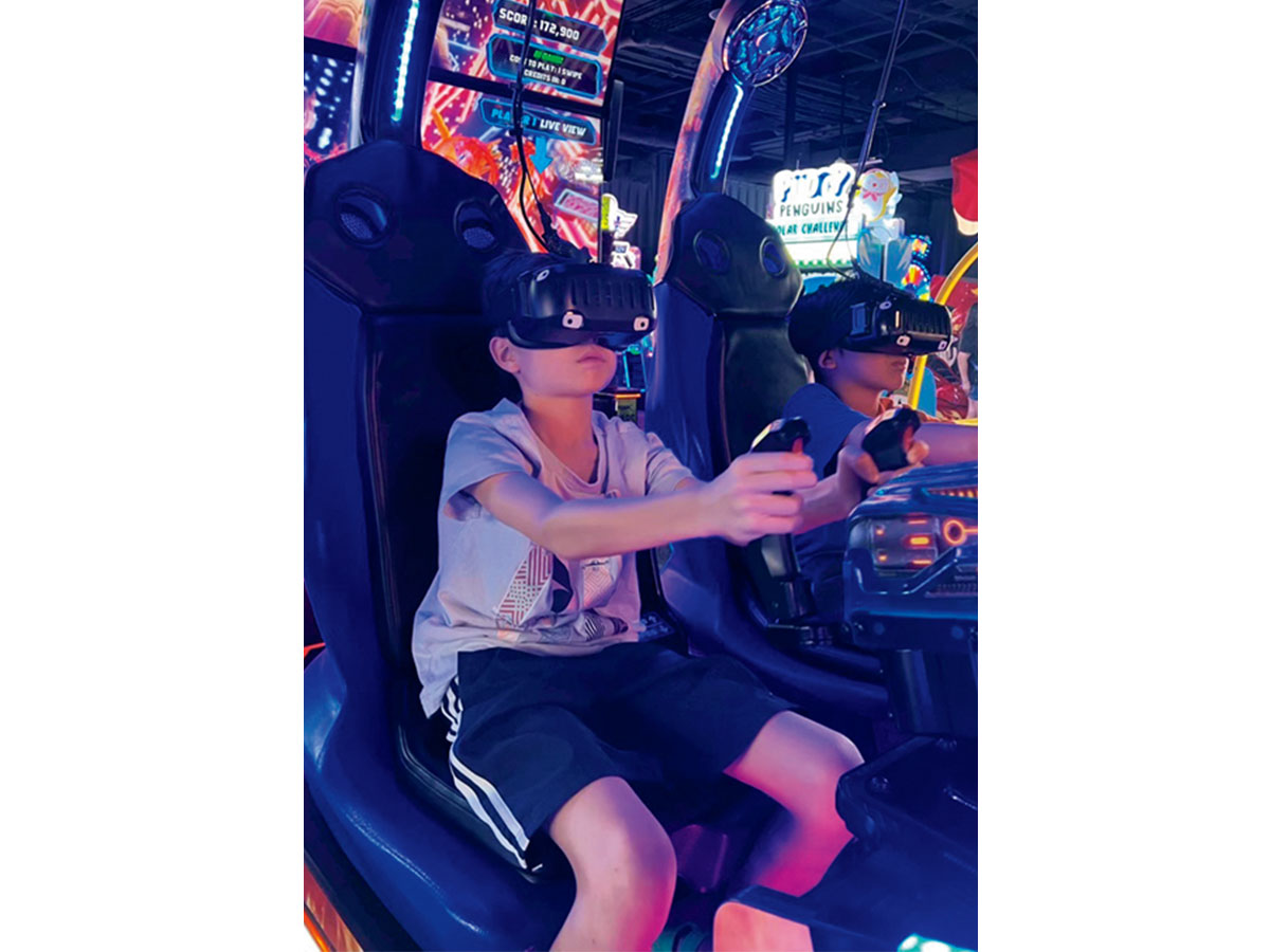 アラモアナセンター内にある巨大アミューズメントパークセンターDAVE&Buster's