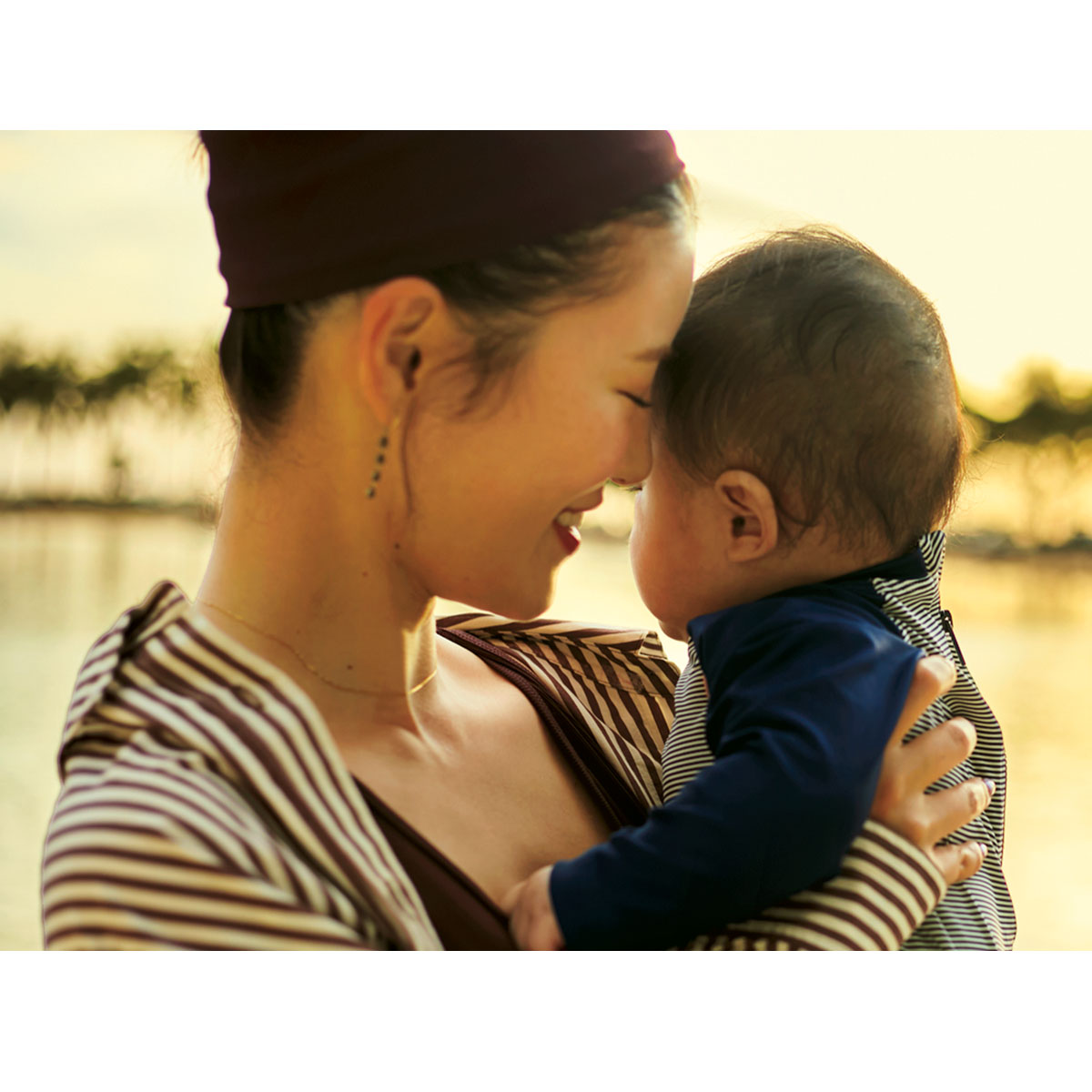 息子さんを抱っこする咲和希さん