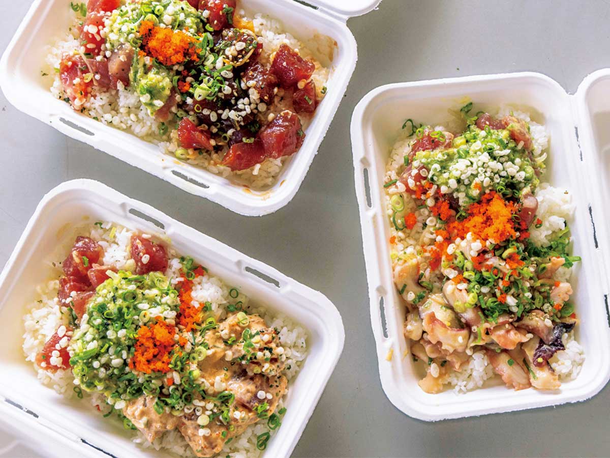 ハワイのオフ ザ フック ポケマーケットのポケ丼