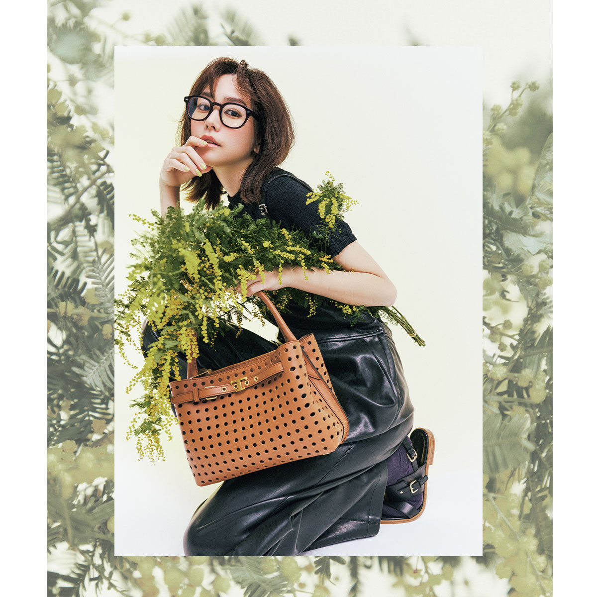 トッズのパンチング仕様のT タイムレス バッグ