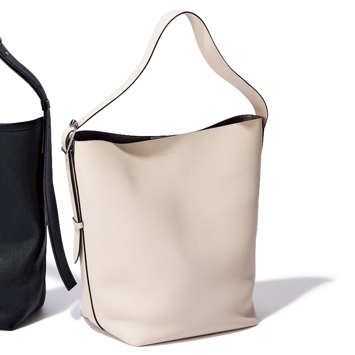 ボナベンチュラのバケツ型ショルダーバッグ