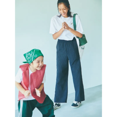 キレイめママの【スニーカーコーデ】白黒ベースの足元ならカジュアルすぎない