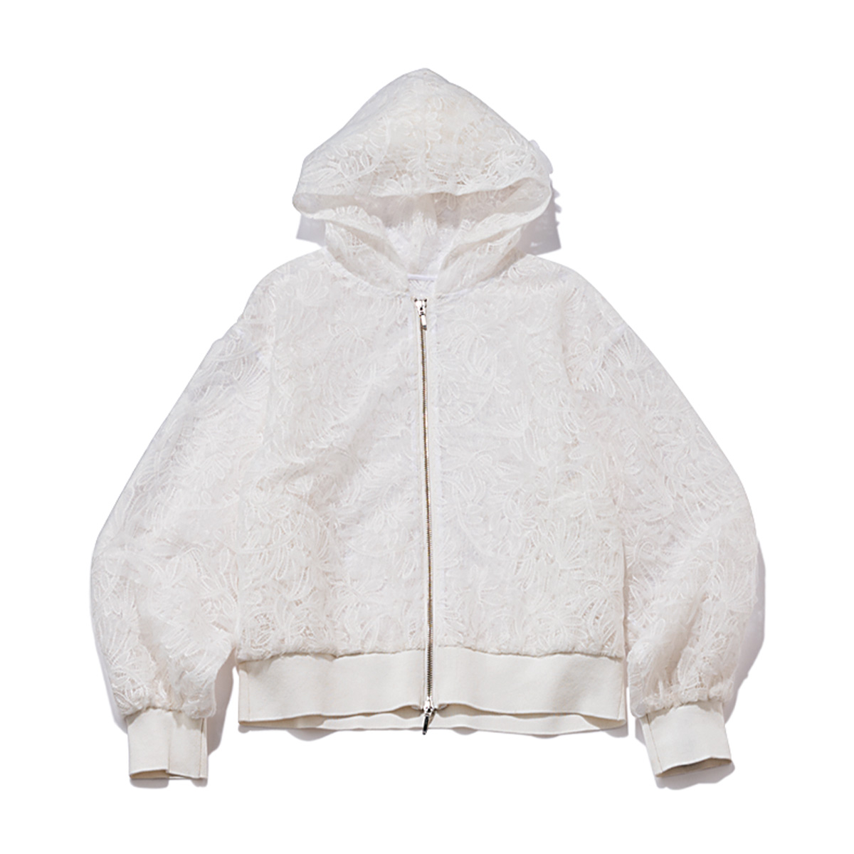 アナイの刺繍がキレイな白ブルゾン