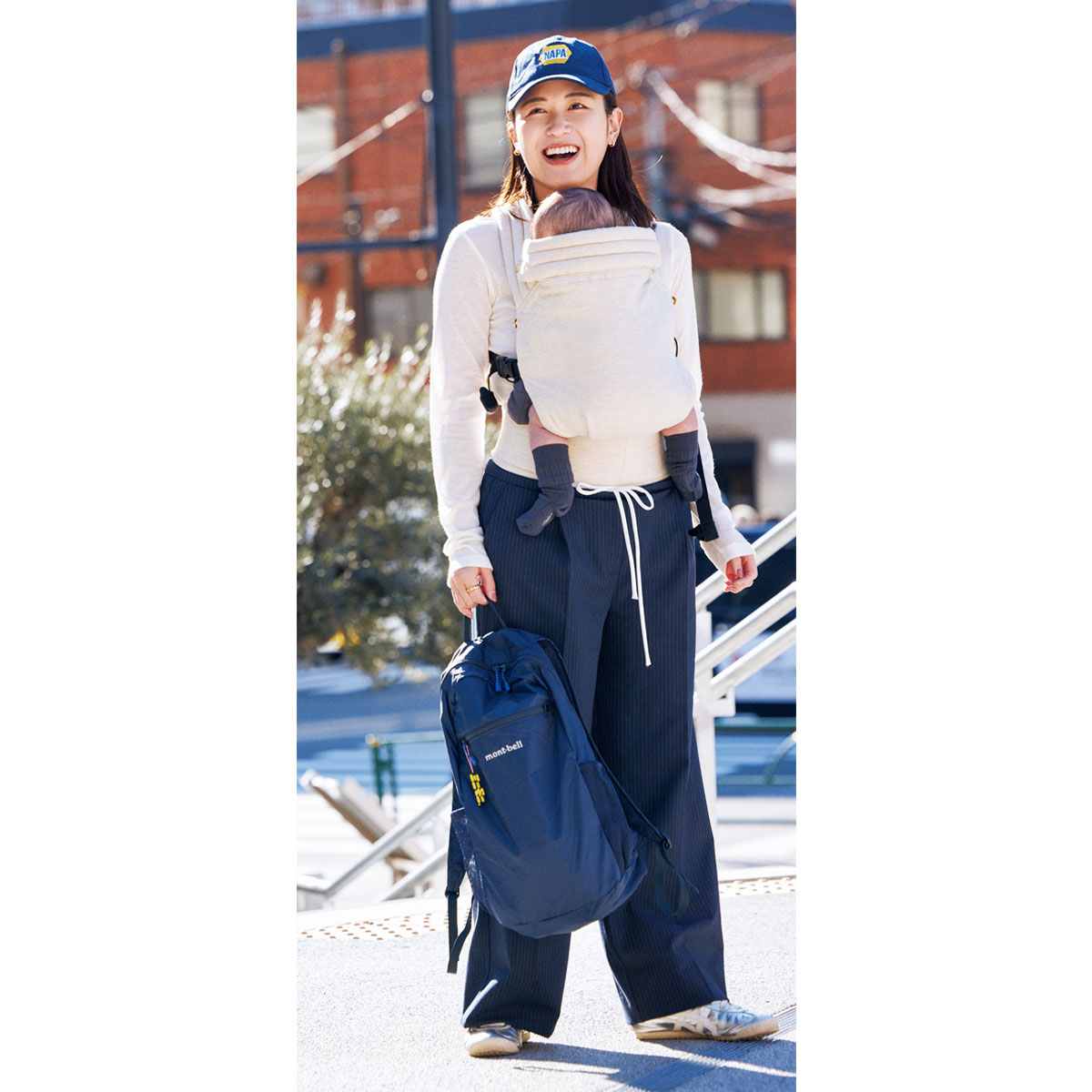 シンプル服にはZARAのピンストライプのドロストパンツがオシャレに優秀