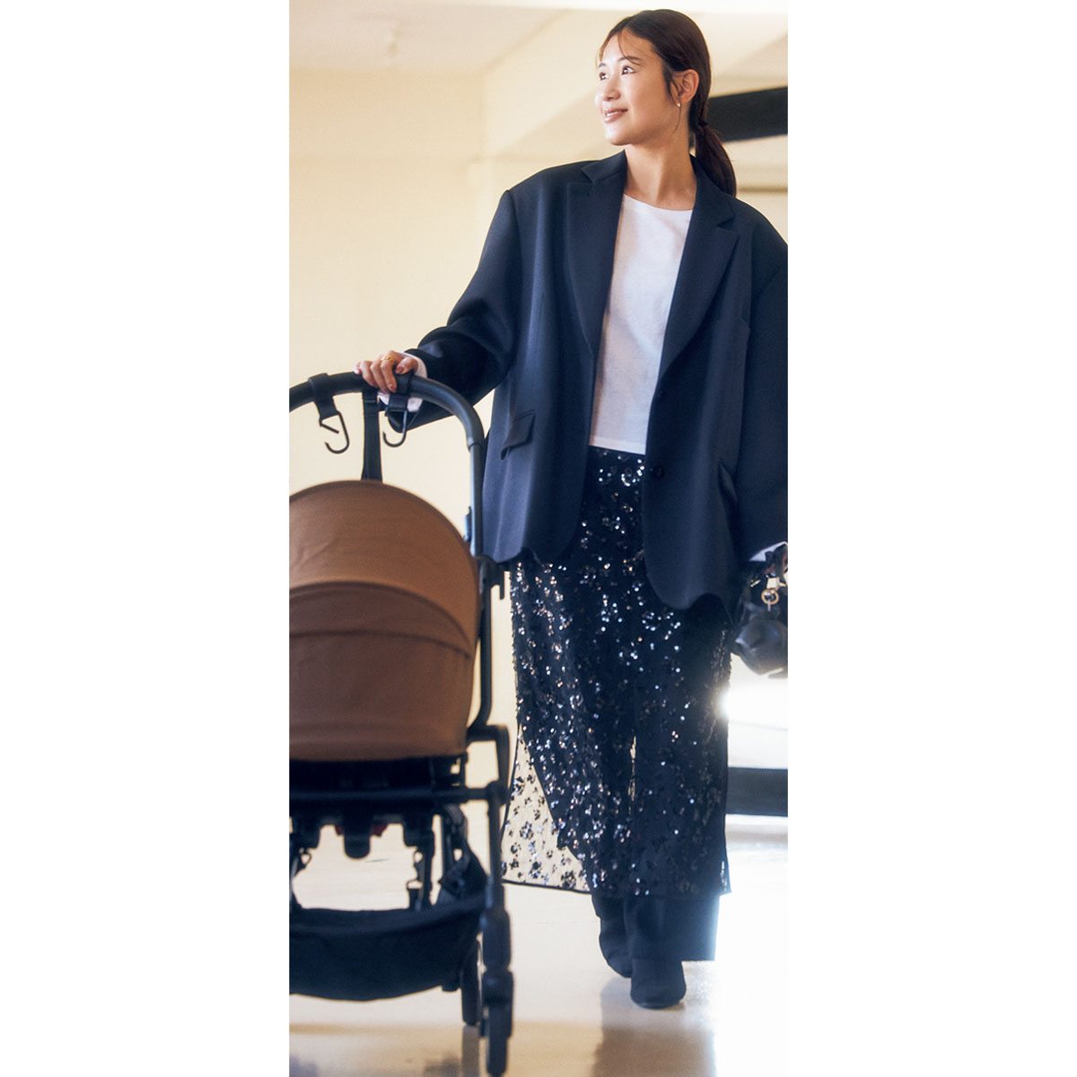 VERYライターのボトムスにシアースカートを重ねる旬のレイヤードスタイルに注目