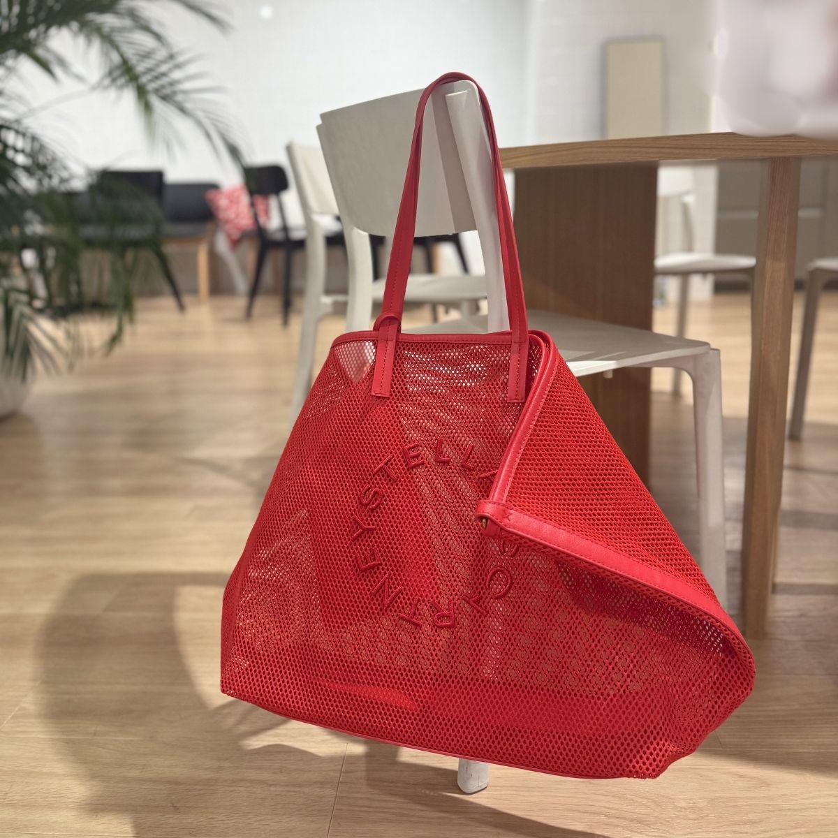 さ*み様 ステラマッカートニー H＆M ラージキャンバストートバッグ 5/7発売【H＆M×ステラ】のビッグトートが夏のお出かけに活躍！旅行
