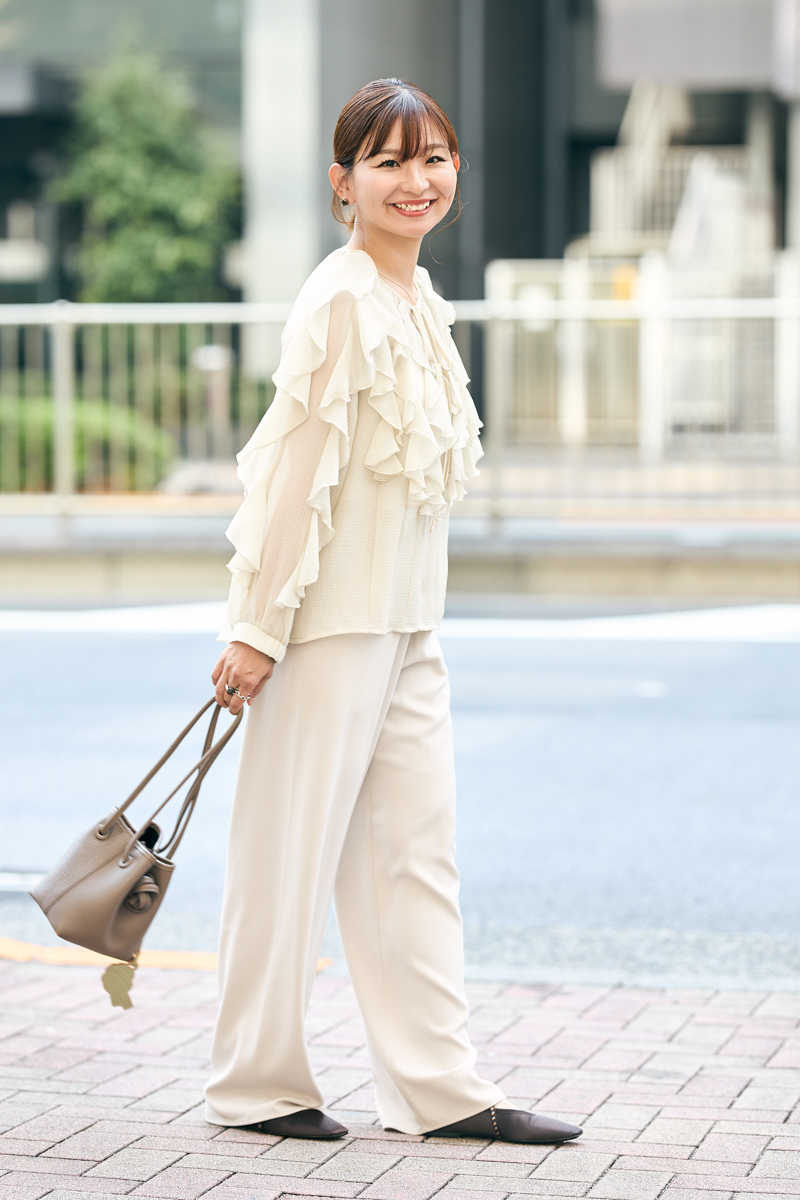 クラウドチームVERY坂井麻実の[eldo]フリルシアーブラウスコーデ