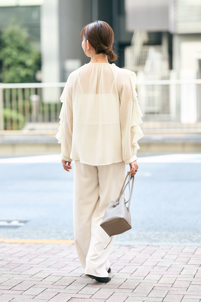 クラウドチームVERY坂井麻実の[eldo]フリルシアーブラウスコーデ