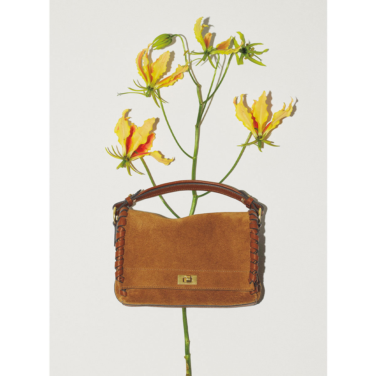 アニヤハインドマーチのスエード素材の新作モティマー