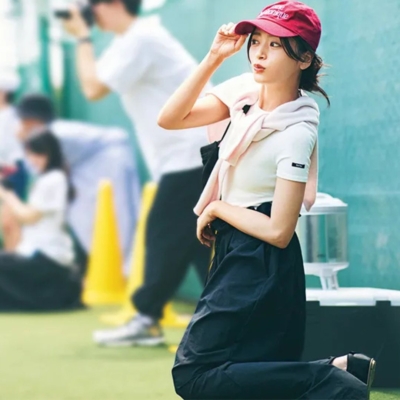 初夏は【カラーキャップ】でオシャレを更新！モノトーンの差し色に