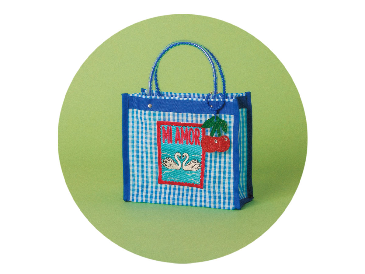 メルセデスサラザールのUA別注のスワンとさくらんぼがかわいいギンガムチェックのバッグ