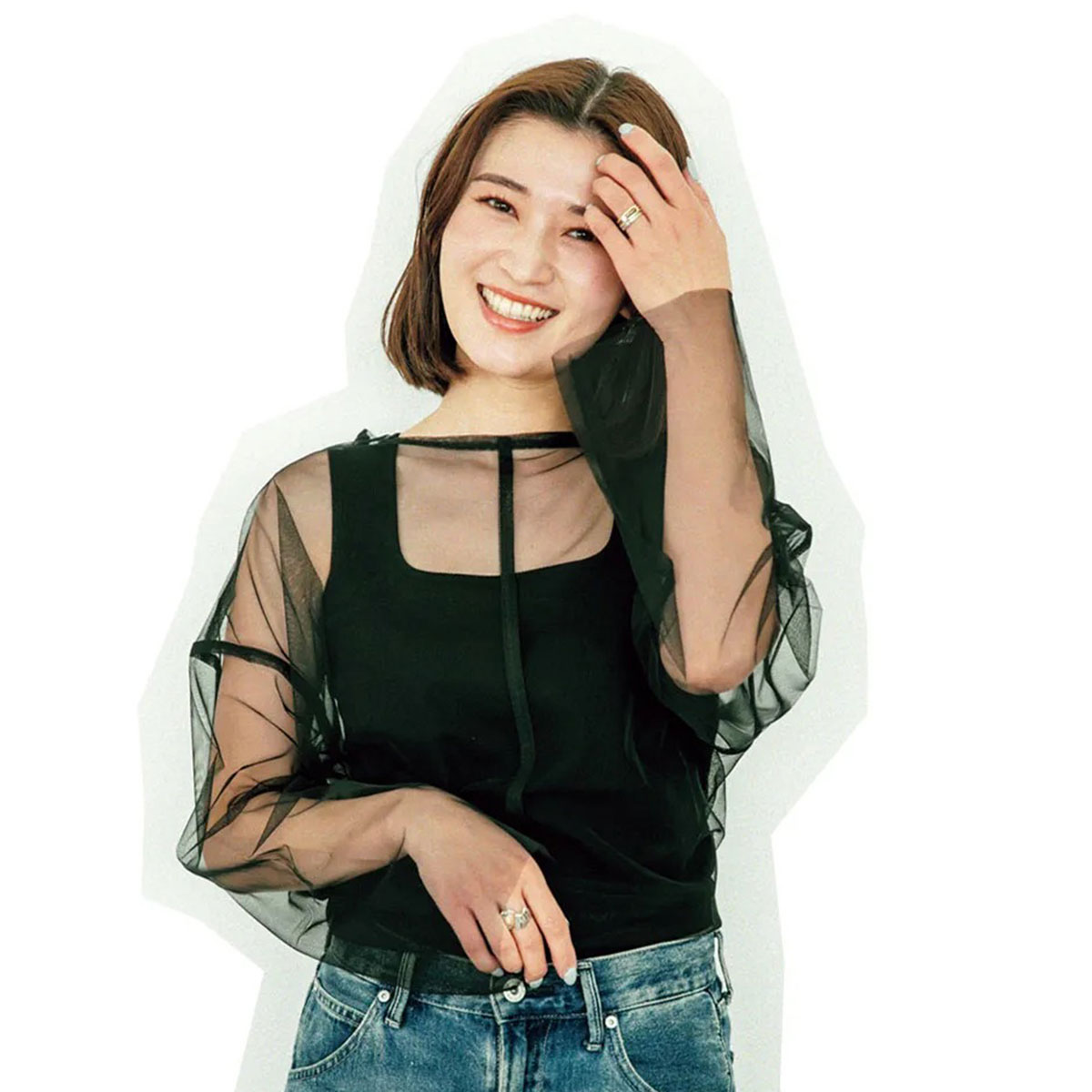 カップインスクエアネックタンクトップを着たコーデ