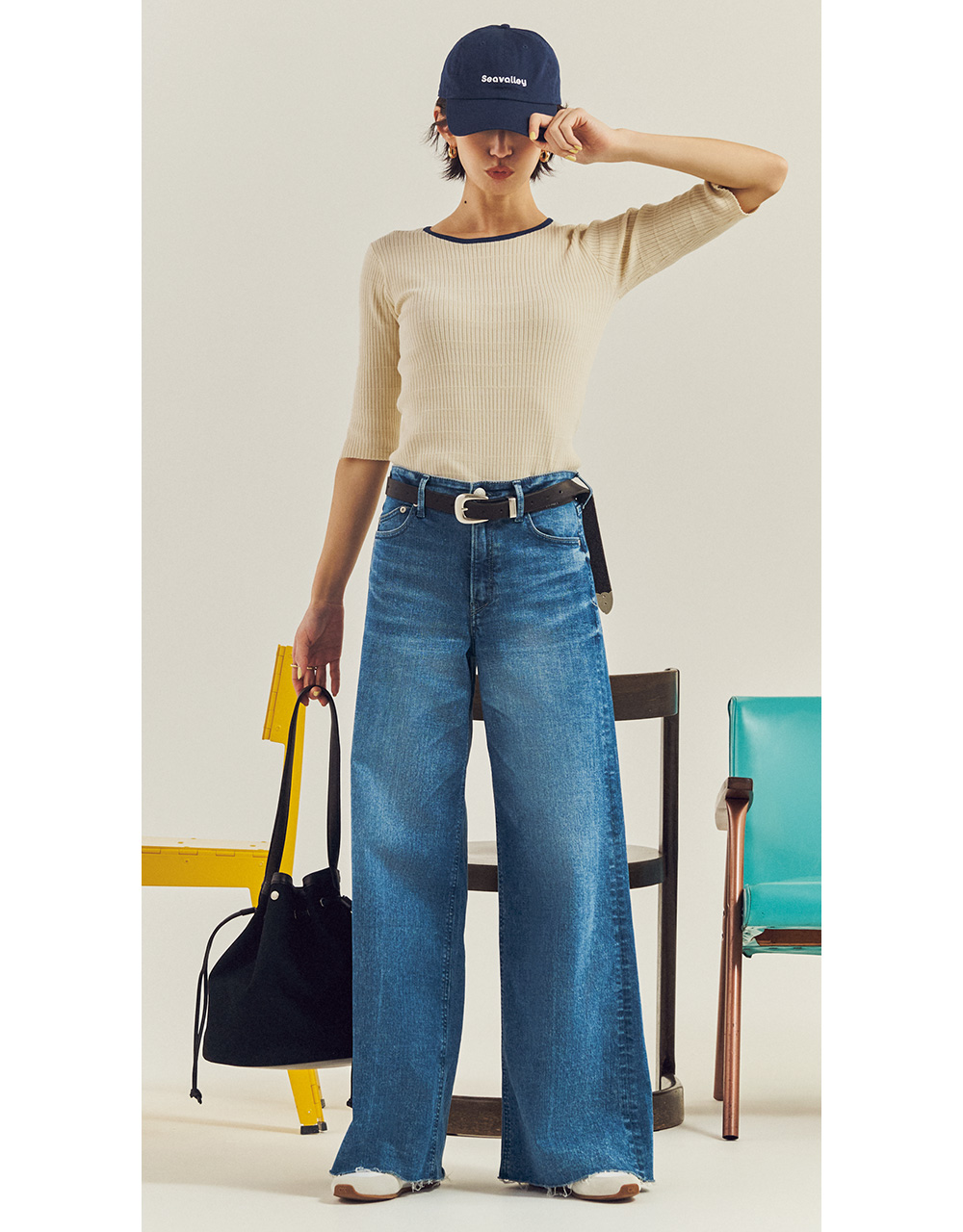 腰＆お尻をカバーしつつワイドに広がるフレアシルエットが鮮度高め