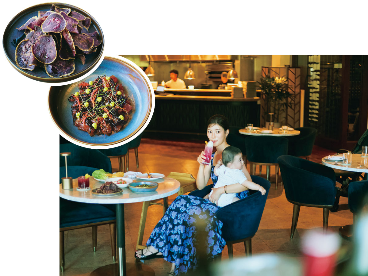 ハワイのホテルアーデン・ワイキキのハッピーアワーでドリンクを飲む咲和希さん