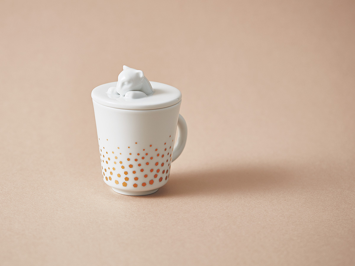 カルティエのポーセリン製マグ