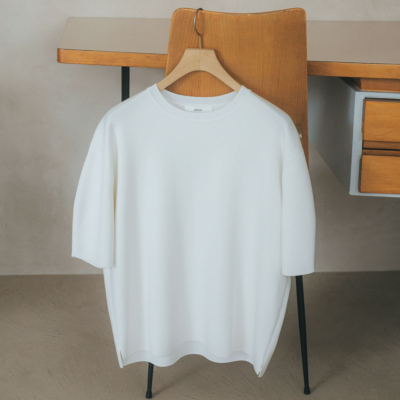 Tシャツよりレイヤードしやすい！ゆるシルエットの「半袖ニット」が着回し上手