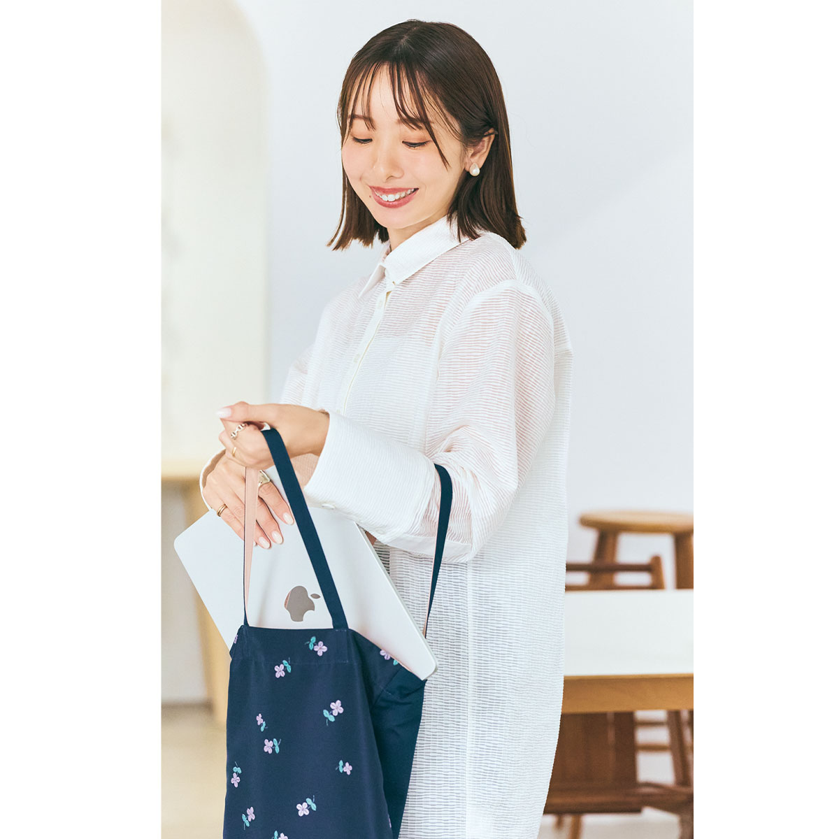 定期購読プレミアムコース特典のyoriのトートは社内PCバッグとして活用
