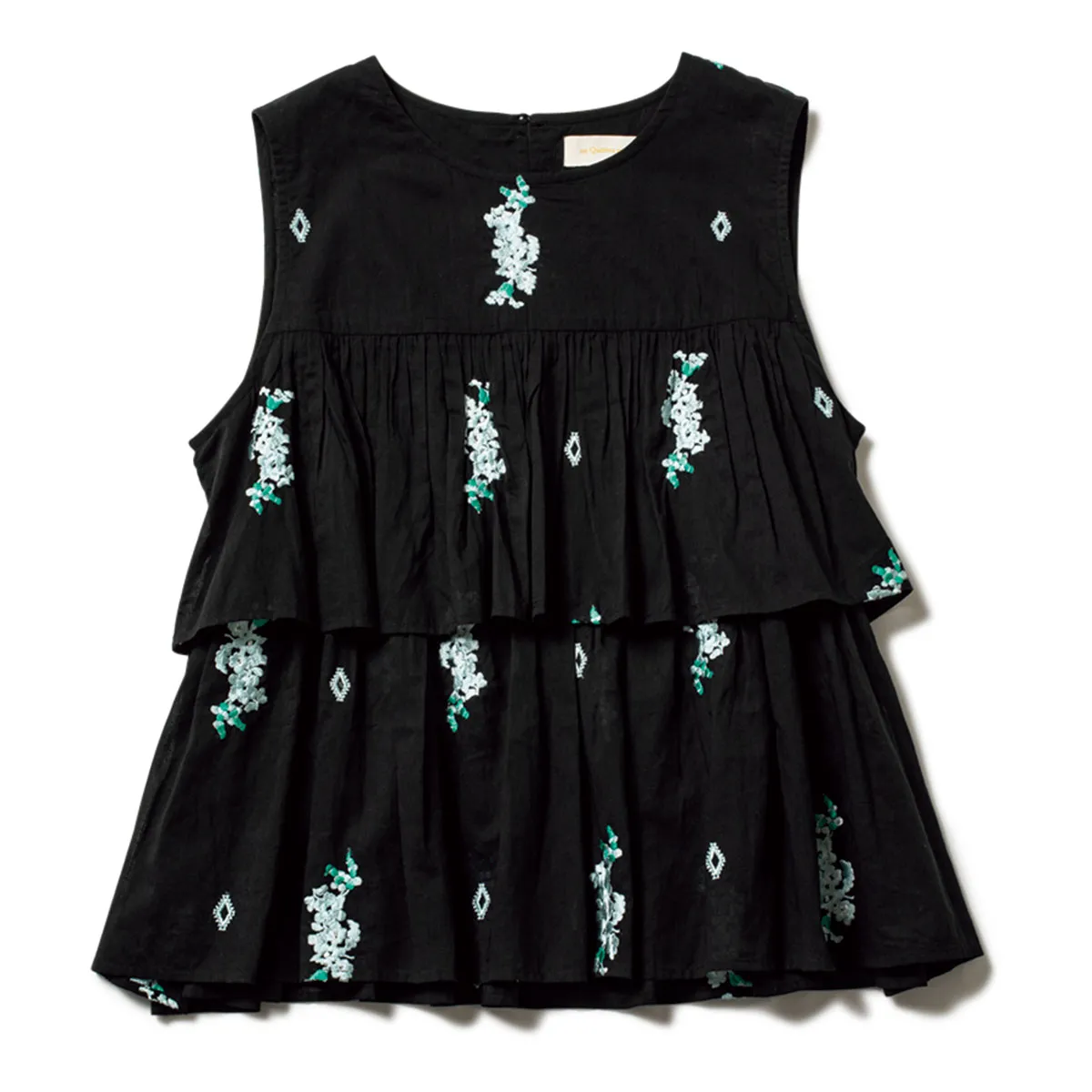 黒ベースのジャスミンの花柄フリルトップス