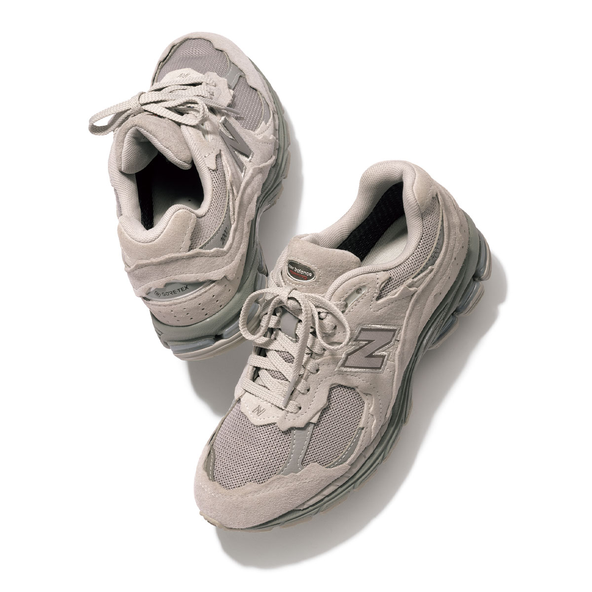 ニューバランスのGORE-TEX®防水ファブリックのスニーカー