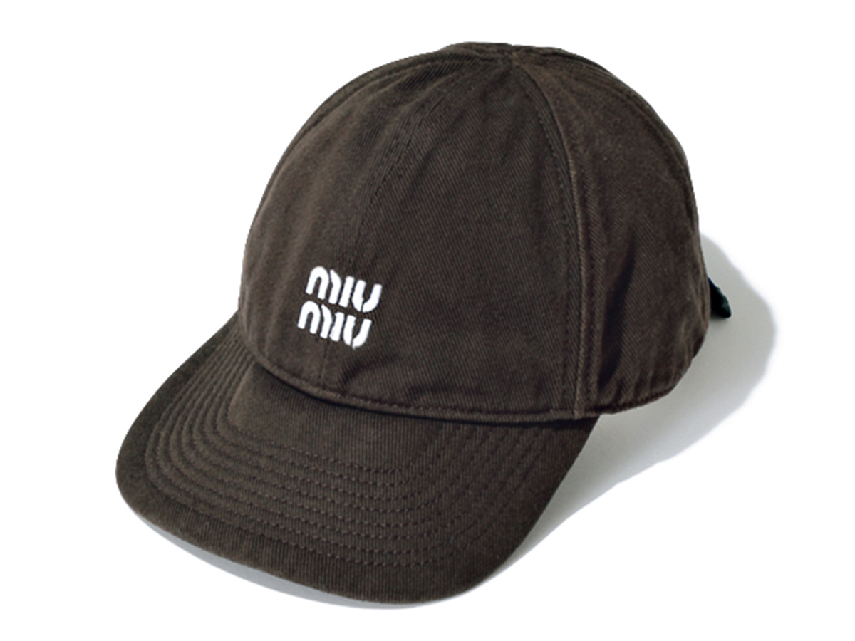 MIU MIUのロゴキャップ