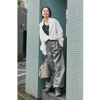 梅雨オシャレに【スニーカー】が活躍！ニュアンスカラーが大人っぽい