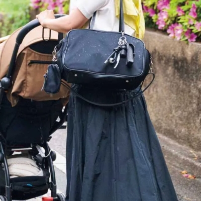 雨の日こそ「気分の上がる黒スカート」が結論！乳幼児ママの“実用性とオシャレ”のバランス