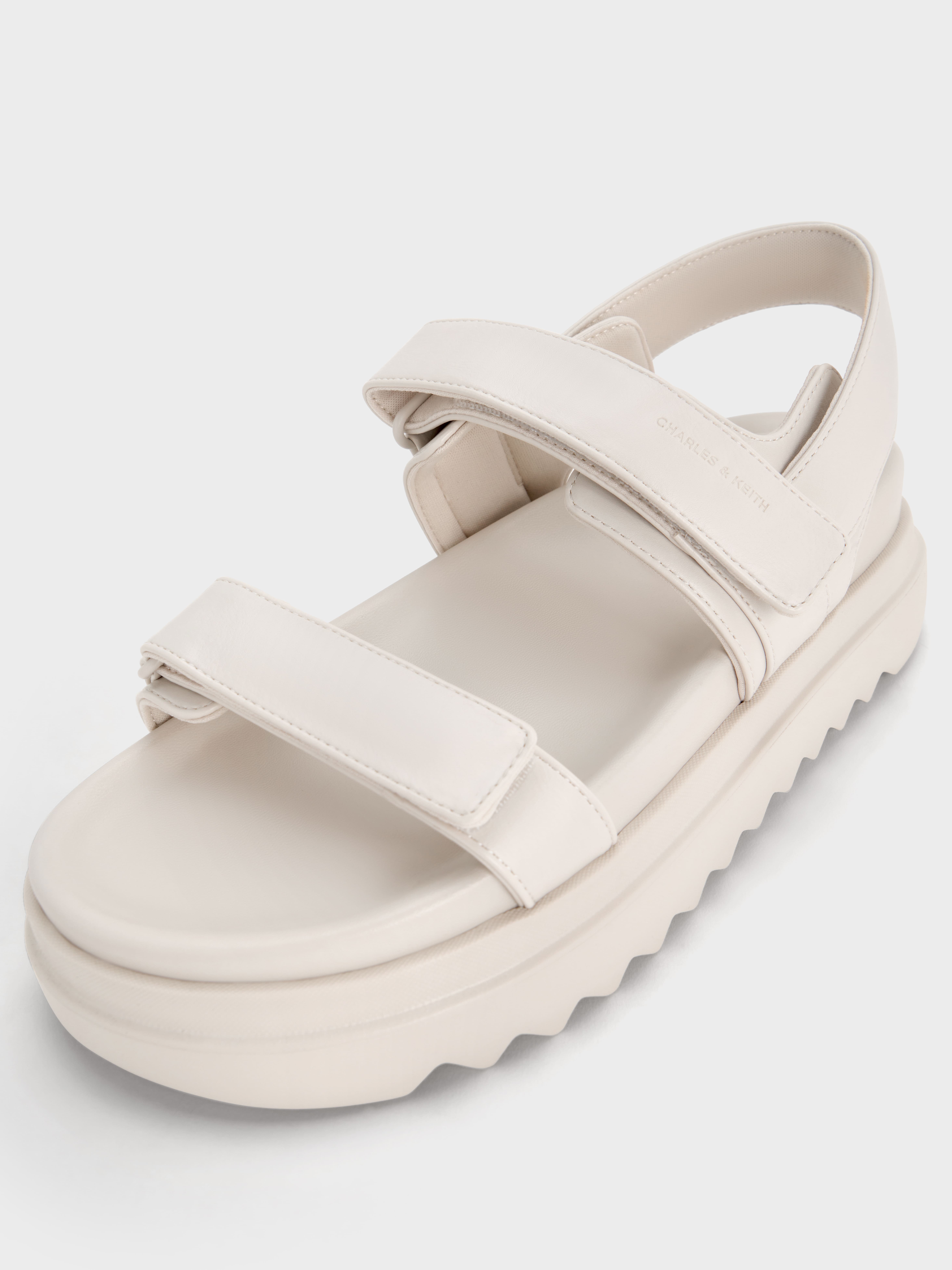 CHARLES & KEITH スポサン