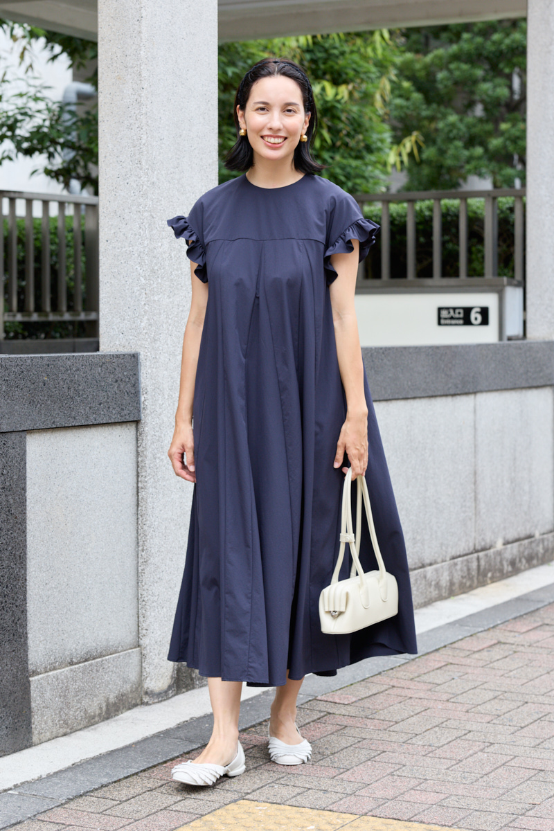クラウドチームVERY太田史帆子の[THREE SQUARE]フリルスリーブワンピースコーデ