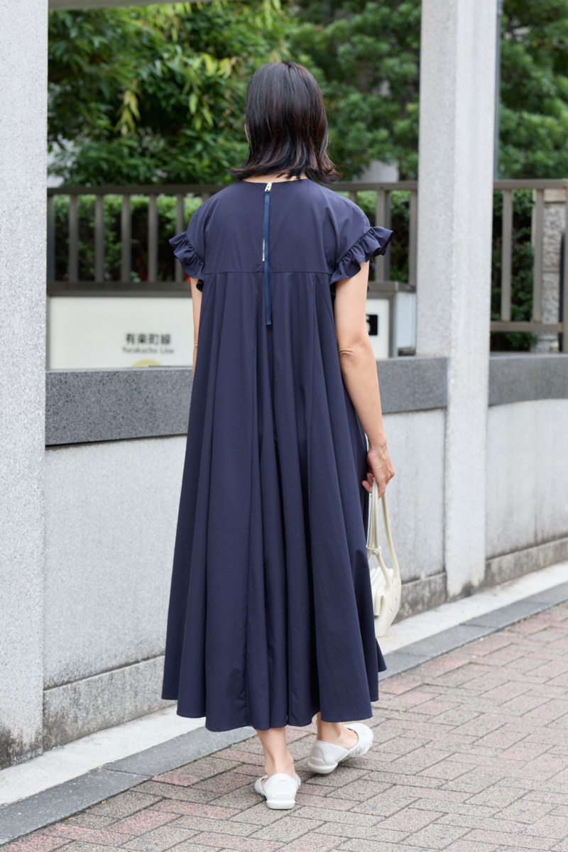 クラウドチームVERY太田史帆子の[THREE SQUARE]フリルスリーブワンピースコーデ