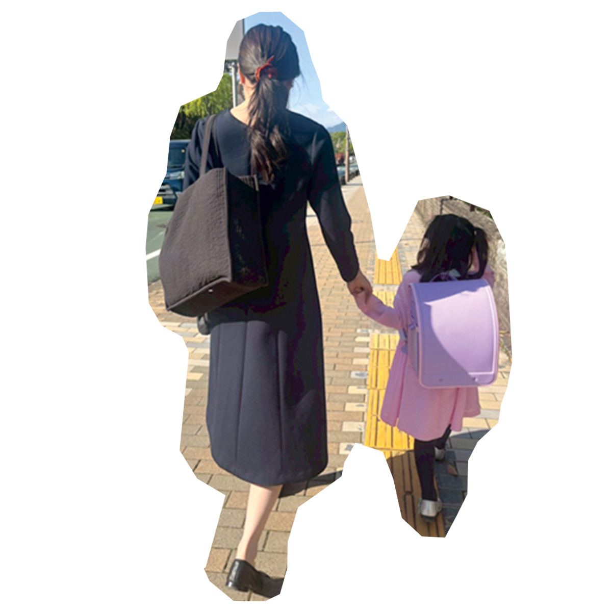 次女の入学式での原田夏希さんと娘さん