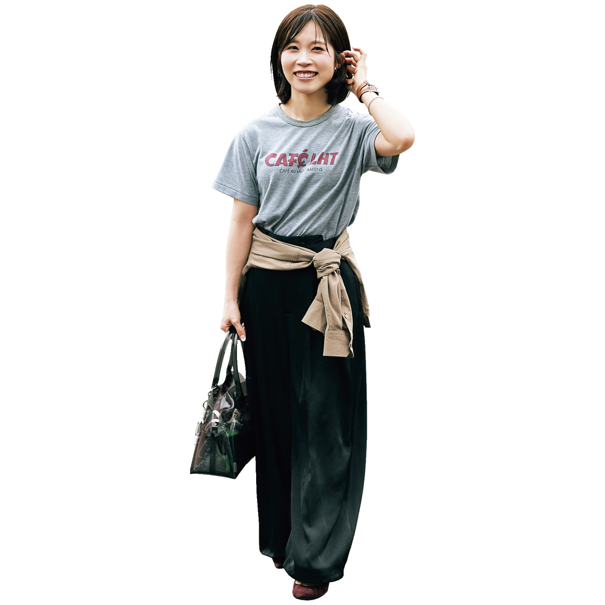 HYKEのシャツを腰に巻いてTシャツコーデをアップデート